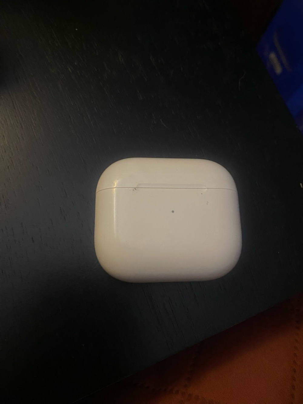 Apple White Earbuds Charging Case